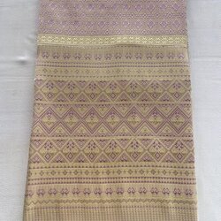 ซิ่นตีนจก ผ้าไหมทั้งผืน (ยืนไหม พุ่งไหม จกไหม) ลายดอกรักแร่ โทนสีชมพูเชิงเหลืองทอง รหัส N9-105-0520682224