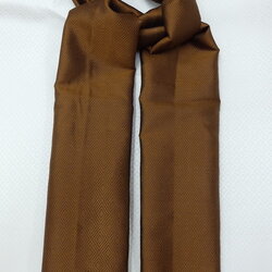 ผ้าพันคอผ้าไหม สไบ ผ้าพันคอไหม สีพื้น ผืนเล็ก ขนาด 32x140cm สีน้ำตาล รหัส ZYA-037