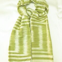 ผ้าคลุมไหล่ผ้าไหม ไหมแท้ ทอลายมัดหมี่ เนื้อหยาบนุ่ม ขนาด 67x180 สีเขียว รหัส ZM-ST-089