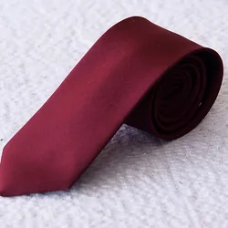 เนคไทผ้าไหมสีพื้น เนื้อเรียบ ขนาดกว้าง 2.5นิ้ว สีแดงดำ รหัส NA-CT-102860