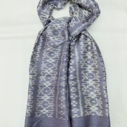 ผ้าคลุมไหล่ผ้าไหม มัดหมี่ ไหมแท้ มีชายครุย ขนาด 50x180ซม. สีม่วงอมเทา รหัส L4B-ST-299