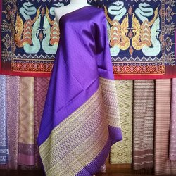 ซิ่น ผ้าไหมยกสุรินทร์ ไหมแท้ ขนาด 1x2เมตร เกาะเชิงดิ้นทอง พื้นสีม่วง รหัส N11-NY06216614