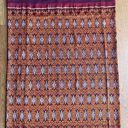 ซิ่น พระตะบอง ไหมบ้านสาวมือ ย้อมสีธรรมชาติ ขนาด 115x150ซม พื้นสีม่วงเปลือกมังคุด รหัส N9-SIL-F18