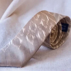 เนคไทผ้าไหม มัดหมี่ ขนาดกว้าง 2.5นิ้ว สีเทาทอง ND-CT-102521