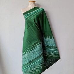 ซิ่น ผ้าไหมมัดหมี่ 3ตะกอ ขนาด 1x2เมตร ลายเชิงล่าง พื้นสีเขียว รหัส R2Q-119-MM3H0