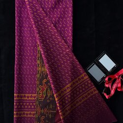 ซิ่น ผ้าไหมมัดหมี่ ทอยกดอก 6ตะกอ ขนาด 1x2 เมตร ลายขอพระราชทาน มีหน้านาง สีชมพูบานเย็น รหัส PCS-NY-11226811