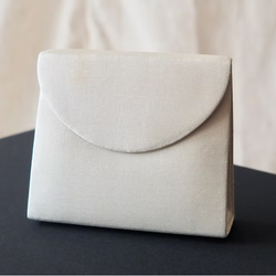 กระเป๋าใส่ของขนาดเล็ก ขนาด 3x9.5x8 cm.สีขาวครีม GL-CT-103406