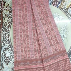 ซิ่น ผ้าไหมมัดหมี่ทอยกดอก 6ตะกอ ยกดอกลูกแก้ว สีธรรมชาติ ขนาด1x2เมตร เฉดสีชมพูกะปิ รหัส L1-ST-0310684