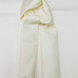 ผ้าพันคอ ผ้าไหมยกดอก ขนาด 30x140 ซม.พื้นสีขาวครีม รหัส ZYA-080