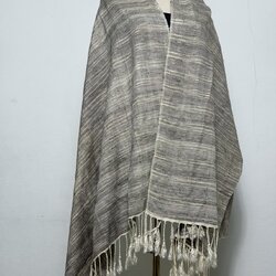 ผ้าคลุมไหล่ผ้าไหม ไหมแท้ เนื้อหยาบนุ่ม ขนาด 60x200ซม. สีเทา รหัส ZM-ME-11266800