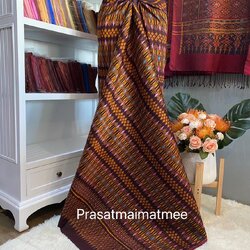 ซิ่น ผ้าไหมมัดหมี่ 3ตะกอ ขนาด 1x2เมตร ลายเพชรคั่น พื้นสีน้ำตาล รหัส R2Q-PS-05076861