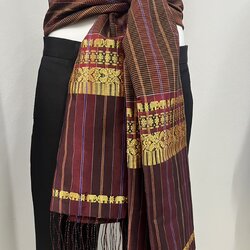 ผ้าขาวม้า ไหมแท้ ยกขิดดิ้นลายช้าง มีชายครุย ขนาด 65X200ซม. รหัส R4E-ME-6