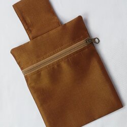 กระเป๋าจิงโจ้ สำหรับพระสงฆ์ ไหมแท้ สีแก่นบวร รหัส NY-01276815