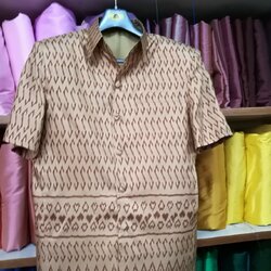 เสื้อซาฟารี คอปก ผ้าไหม พิมพ์ลาย เนื้อเรียบ ลายขอ ไซส์ S รอบอก40 สีน้ำตาลเบจ รหัส DS-NY0609907