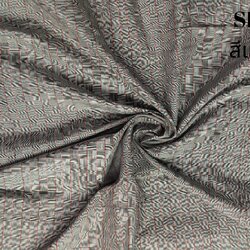 ผ้าไหมลายเกล็ดเต่า เนื้อไหมบ้าน ไหมแท้ สีเทาขอบแดง ขายตามความยาวหลา รหัส R1D-NY-01236808