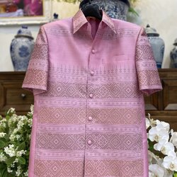 เสื้อสูทไหมแพรวา แขนสั้น พื้นสีชมพูนม เลือกไซส์ รหัส DR-BM092966110014