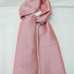 ผ้าพันคอ ผ้าไหมยกดอก ขนาด 30x140 ซม.พื้นสีชมพูโอรส รหัส ZYA-108