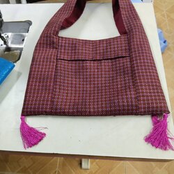 ย่าม ไหมมัดหมี่พระตะบอง ขนาด 20x30ซม พื้นแดงน้ำตาล รหัส GLC-23-041767