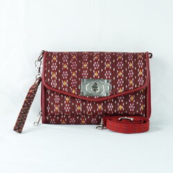 กระเป๋าถือไหมแท้ทรงคลัทช์ พร้อมสายสะพาย ขนาด 15x20ซม.สีน้ำตาลแดง รหัส GO-TT-060568162