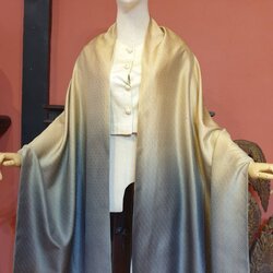 พรีออเดอร์ 3-7วัน ผ้าคลุมไหล่ไหม ยกดอก มัดย้อม ไล่เฉดสี ขนาด 65x200ซม. สีเหลืองทอง สีเทาเข้ม รหัส ZYE-TT0916661405