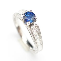 RG250131 แหวนไพลิน เพชรแท้ 12 เม็ด 0.36 กะรัต และ 20 เม็ด 0.40 กะรัต ทองแท้ 18k นน.รวม 4.7 กรัม ขนาดแหวน 53