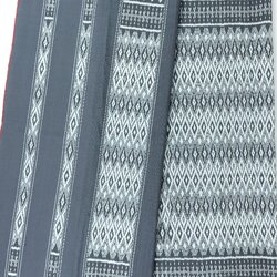 ซิ่น ผ้าไหมมัดหมี่ สีธรรมชาติ 3ตะกอ ทอเหยียบเหาะ มีปูม ขนาดผ้าลาย 1x2.75เมตร ผ้าพื้น1x1.35เมตร ลายไทย สีเทาเข้ม รหัส M3P-33-02246819