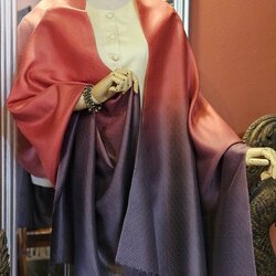 ผ้าคลุมไหล่ไหม ยกดอก มัดย้อม ไล่เฉดสี ขนาด 65x200ซม. สีแดงส้ม สีแดงดำเข้ม รหัส ZYE-TT-0105671113