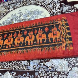 ผ้าพันคอไหม สไบลูกแก้วมัดหมี่ ไหมแท้ ขนาด 35x200cm สีแดง รหัส L4E-ST-122766113