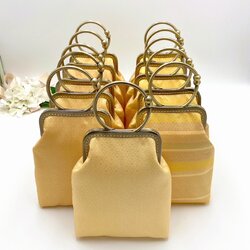 กระเป๋าผ้าไหมแท้ ตัดเย็บด้วยผ้าไหมยกดอก ขนาด 24 สูง 13 ฐาน 6ซม. สีเหลือง รหัส GLA-SN-08016719117