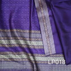 (ผ้าชุด) ผ้าไหมยกดอกลำพูน (สีพื้น 2เมตร+ลาย 2.4เมตร) สีม่วงเข้ม รหัส N90-AA-LP018