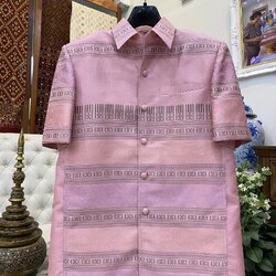 เสื้อสูทไหมแพรวา แขนสั้น พื้นสีชมพูอ่อน เลือกไซส์ รหัส DR-BM092966110028