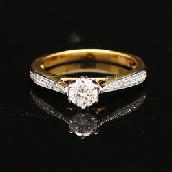 RG250596 แหวนเพชรชู 31 ตังส์ บ่าข้างเพชรแท้ 0.10 กะรัต ทองแท้ 18k นน.รวม 2.6 กรัม ขนนาดแหวน 51