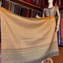 ซิ่น ผ้าไหมมัดหมี่ ทอยกดอกลูกแก้ว ขนาด 1x2เมตร ลายโฮล พื้นสีส้มทองเหลือง รหัส L9A-MD-0906687