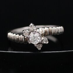 RG250065 แหวนเพชรชู 10 ตังส์ บ่าข้างเพชร ตัวเรือนปาหะ นน.รวม 1.6 กรัม ขนาดแหวน 49