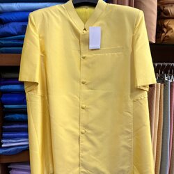 เสื้อสูทไหม แขนสั้น คอพระราชทาน เนื้อเรียบ สีเหลือง ไซส์ 2XL รหัส DS-AA-071467