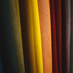 ผ้า คืออะไร? เจาะลึกประเภทของผ้า พร้อมชี้เป้าทำไม “ผ้าไหม” ถึงคู่ควร