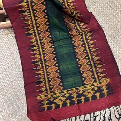 ผ้าคลุมไหล่ผ้าไหม ยกดอกลูกแก้ว 6ตะกอ ขนาด 65x200ซม. มีหน้านางชายครุย สีเขียว รหัส L5A-AA-0625671659