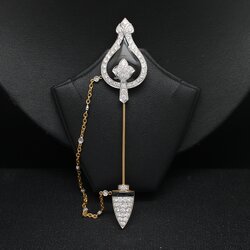 CL25001 เข็มกลัดนิลประดับเพชร เพชรแท้ 11 เม็ด 0.18 กะรัต , 17 เม็ด 0.07 กะรัต และ 37 เม็ด 1.85 กะรัต เพชรรวม 2.73 กะรัต ทองแท้ 18k นน.รวม 13.33 กรัม