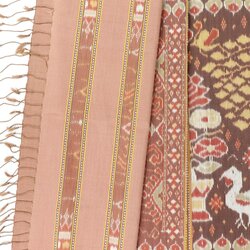 ซิ่น ผ้าไหมมัดหมี่ สีธรรมชาติ 3ตะกอ ทอเหยียบเหาะ มีหน้านาง ชายครุย ขนาด1x2เมตร ลายเอกลักษ์ณ์ พื้นสีน้ำตาลโอวัลติน รหัส M3P-33-0224681