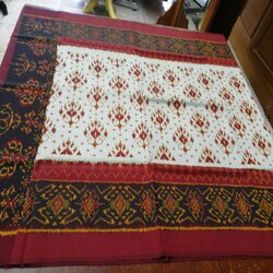 ซิ่น ผ้าไหม ลูกแก้ว มัดหมี่ ไหมแท้ 6ตะกอ ขนาด 1x2เมตร พื้นสีครีมงาช้าง รหัส L9A-NY110464