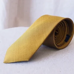 เนคไทผ้าไหมสีพื้น เนื้อเรียบ ขนาดกว้าง 2.5นิ้ว สีเหลืองทอง รหัส NA-CT-102511