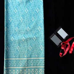 ซิ่น ผ้าไหมมัดหมี่ก้างปลา ทอยกดอก 4 ตะกอ ขนาด 1x2 เมตร ลายสิริราชพัสตราภรณ์ สีฟ้า รหัส PCS-NY-1122684