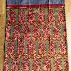 ซิ่น ไหมมัดหมี่รุ่นพิเศษ งานทอ 3ตะกอ ขนาด 115x160ซม สีแดง รหัส N9-SIL-JA2