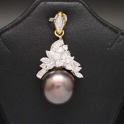 PD25057 จี้มุกเซ้าซีล้อมเพชร เพชรแท้ 0.37 กะรัต และเพชรแทปเปอร์ 0.40 กะรัต เพชรมาคีย์ 0.38 กะรัต เพชรรวม 1.15 กะรัต นน.รวม 9.2 กรัม