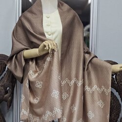 ผ้าคลุมไหล่ไหม ยกดอก มัดย้อม ไล่เฉดสี ขนาด 65x200ซม.สีเฉดสีน้ำตาล รหัส ZYE-ME-1210683