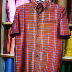 เสื้อซาฟารีคอปก แขนสั้น ผ้าไหมมัดหมี่ ลายโสร่ง สีพื้นเมือง ไซต์ XL รหัส DR-NY0422662