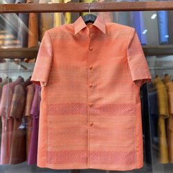 เสื้อสูทไหมแพรวา แขนสั้น พื้นสีส้ม ไซส์ M รหัส DR-BM-12156609444