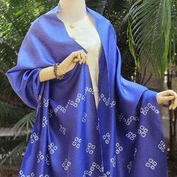 ผ้าคลุมไหล่ไหม ยกดอก มัดย้อม ไล่เฉดสี ขนาด 65x200ซม. สีน้ำเงิน รหัส ZYE-TT-0206671