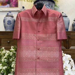 เสื้อสูทไหมแพรวา แขนสั้น พื้นสีชมพูกะปิ เลือกไซส์ รหัส DR-BM09296611009