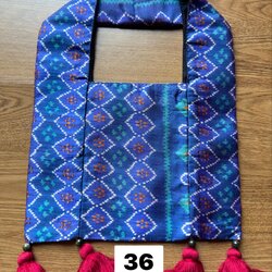 ย่ามไหมมัดหมี่พระตะบอง ไหมแท้ ขนาด 20x30ซม พื้นสีน้ำเงิน รหัส GLC-SIL-06056736